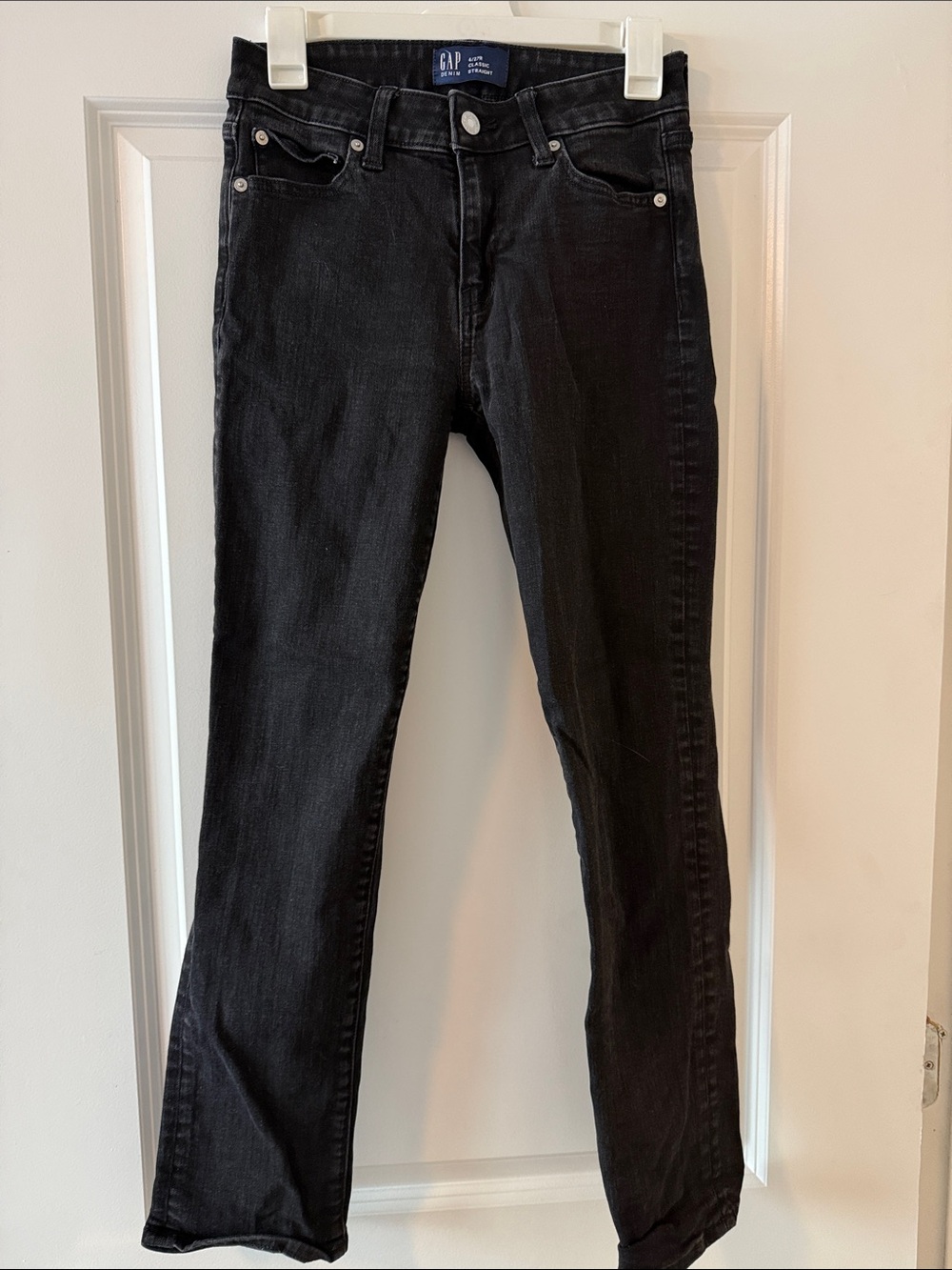 GAP Women’s Black Straight Leg Jeans